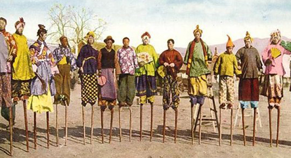 Chinese-Stilt-Walking
